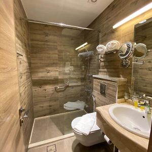 Deluxe Family Queen Suite